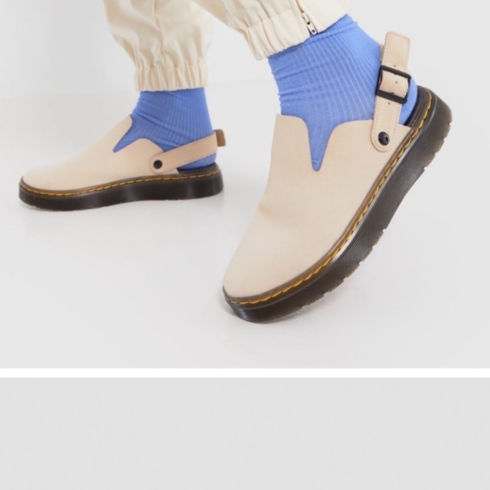 Dr. Martens Carlson slingback mules in a sand-colored suede womenโs 8